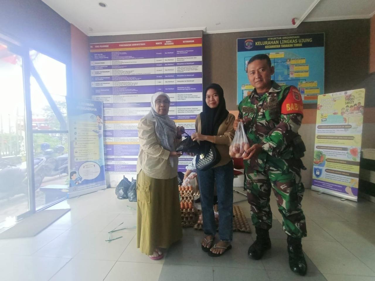 Babinsa Koramil 0907/01 Tartim Bantu Salurkan Tambahan Gizi Anak Stunting