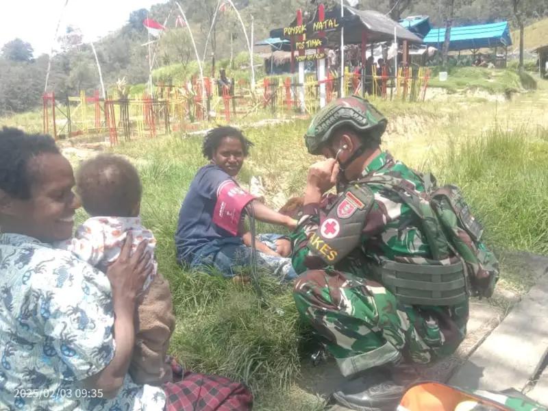 Masyarakat Kampung Tima Senang dengan Pelayanan Kesehatan Gratis dari Pos Tima Satgas Yonif 614/RJP