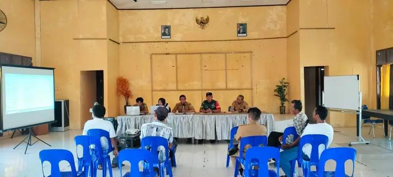 Babinsa Koramil 0908-02/Muara Badak Bersama Pemerintah Desa Mediasi Warga Yang Bersengketa Lahan