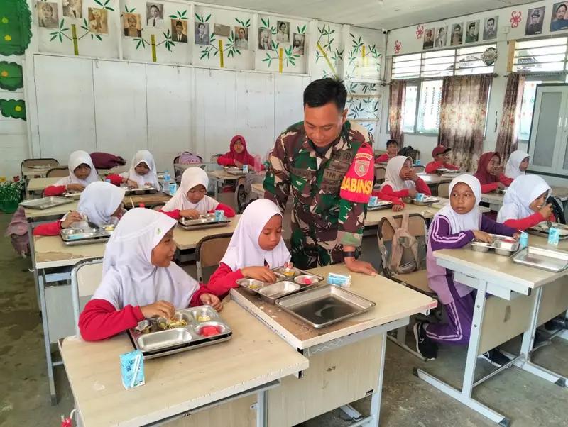 Babinsa Kodim 0901/Samarinda Monitoring Pendistribusian Makan Bergizi Gratis