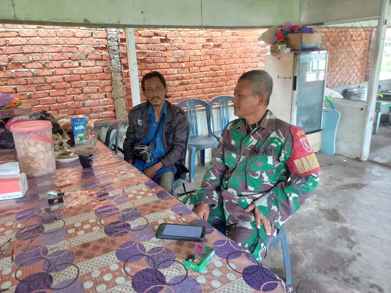 Jalin Keakraban, Babinsa Koramil 0908-03/Anggana Laksanakan Komsos Dengan Warga Binaan