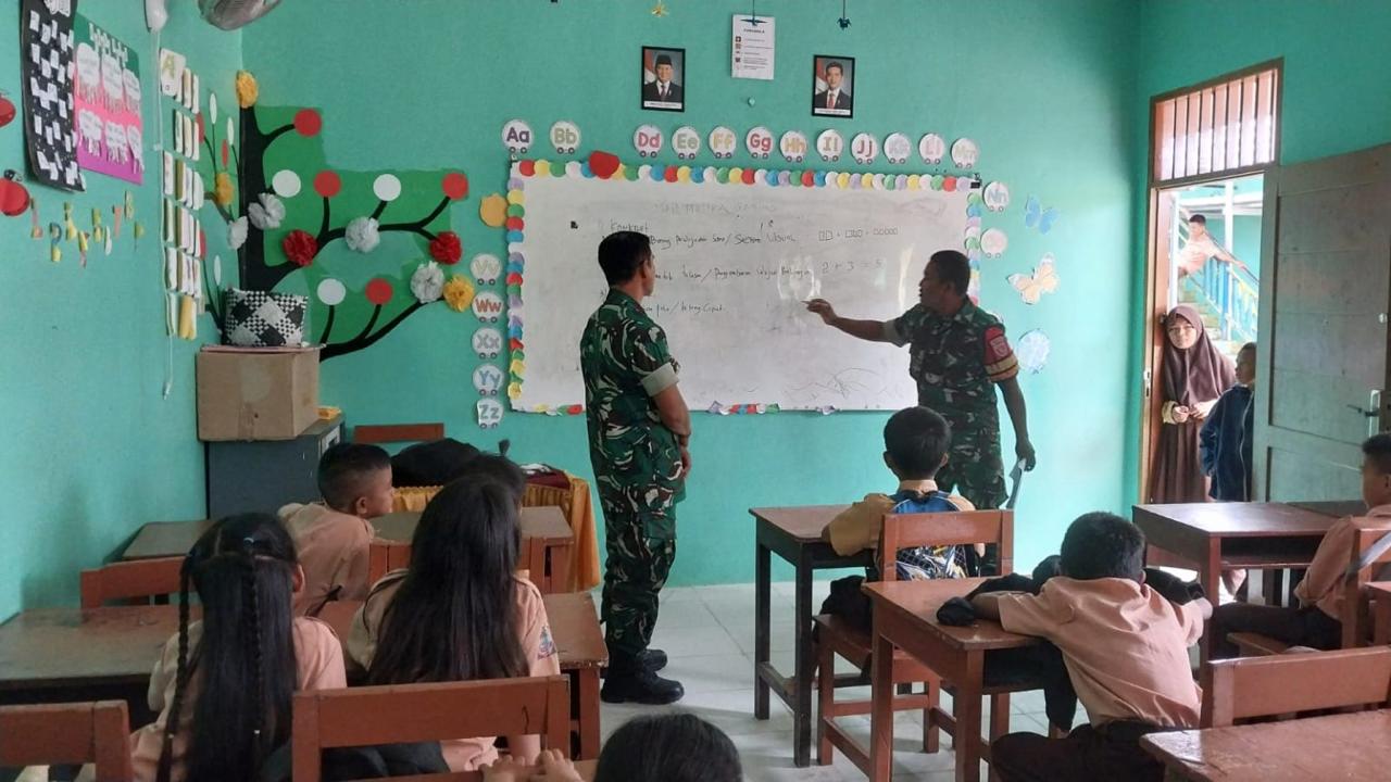 Sambangi Siswa SD Diwilayah,Babinsa Jajaran Kodim 0907/Trk Ajarkan Matematika Metode Gasing