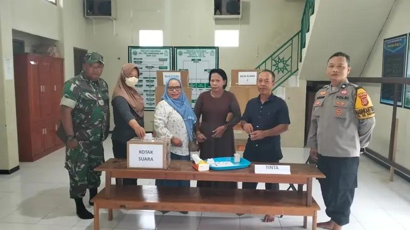 Monitoring Pemilihan Ketua RT, Babinsa 04/Tanjung Redeb Imbau Warga Jaga Ketertiban.