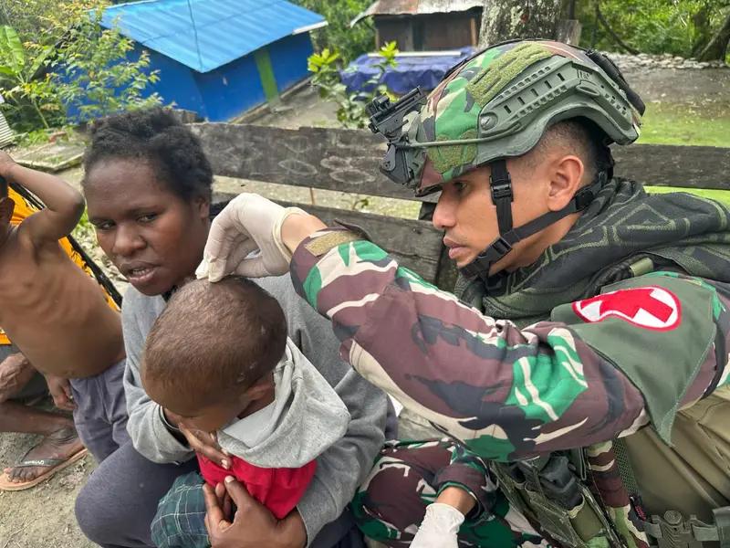 TNI Peduli: Satgas Yonif 614/Raja Pandhita Berikan Pelayanan Kesehatan Gratis