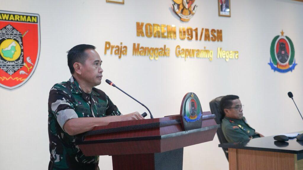 Danrem 091/Asn Menerima Paparan Dari Dandim 0912/Kubar