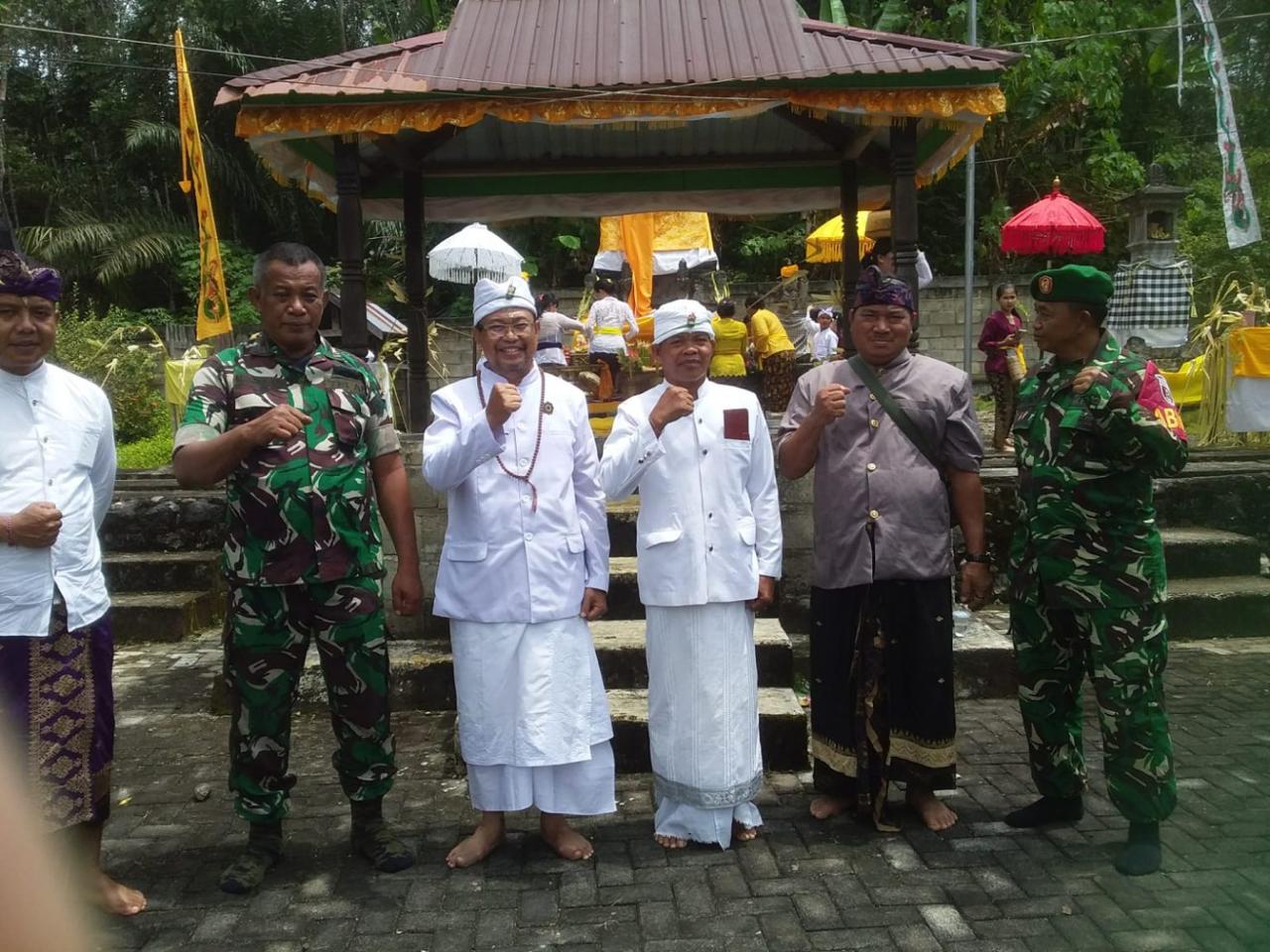 Danramil 09/Muara Samu Hadiri Kegiatan Piodalan Di Desa Binaan