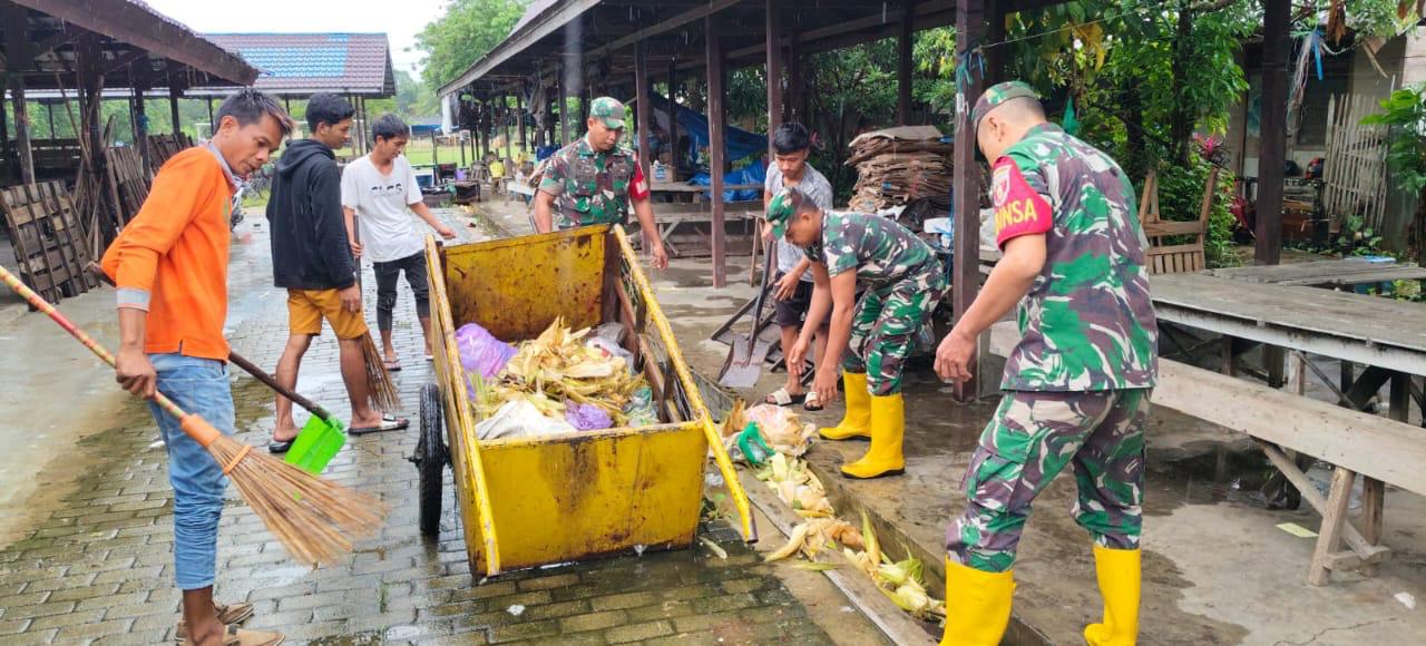 Bahu-Membahu Jaga Kebersihan, Koramil Banua Lawas Gelar Aksi Bersih Pasar