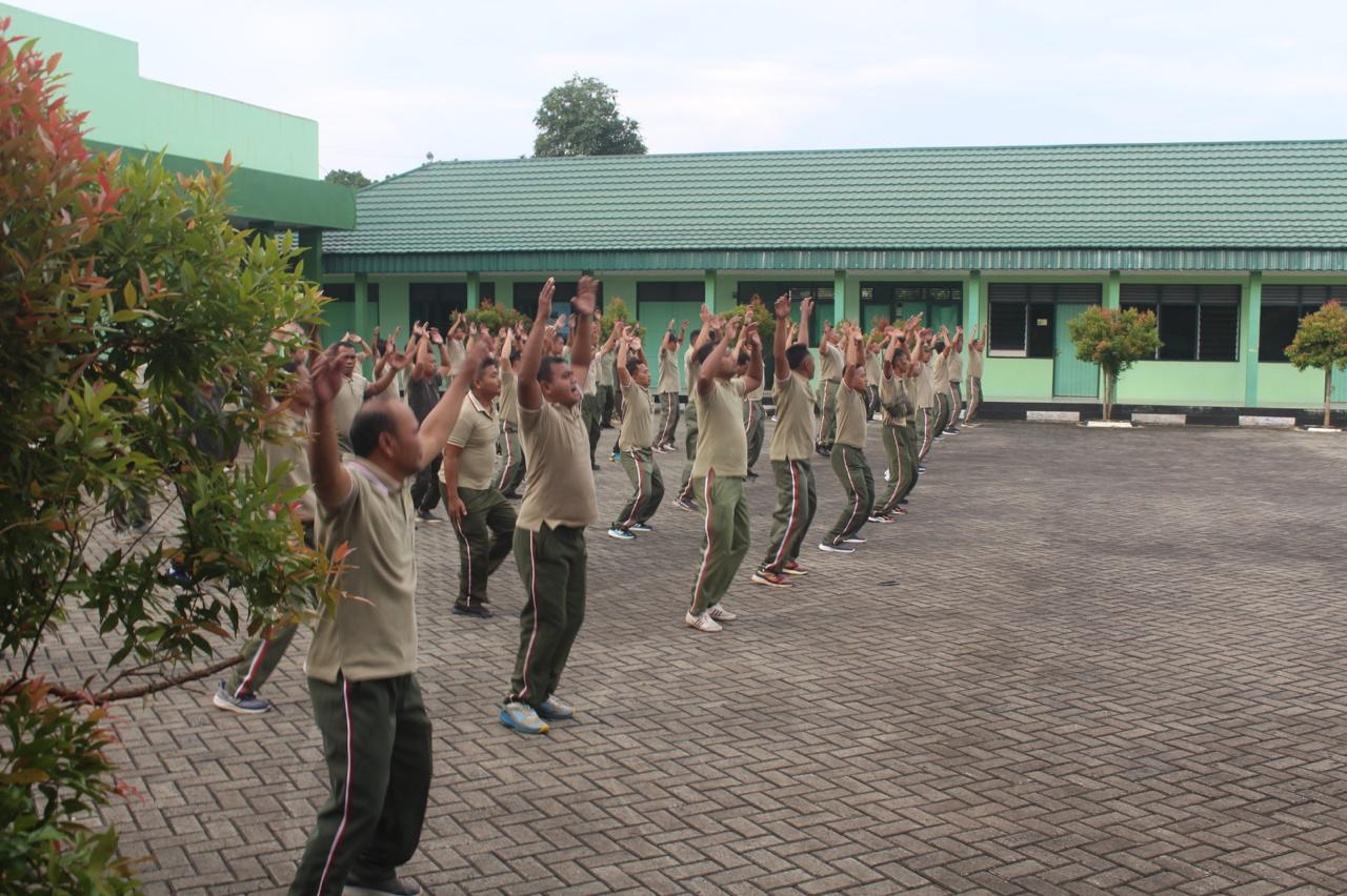 Jaga Kebugaran Fisik Personel Kodim 1009/Tanah Laut Rutin Olahraga Bersama