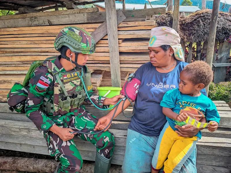 Tim Kesehatan Satgas Pamtas Yonif 614/RJP Berikan Pelayanan Kesehatan Gratis