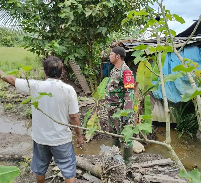 Babinsa Koramil 0908-03/Anggana Komsos Dengan Petani Padi Di Wilayah Binaan