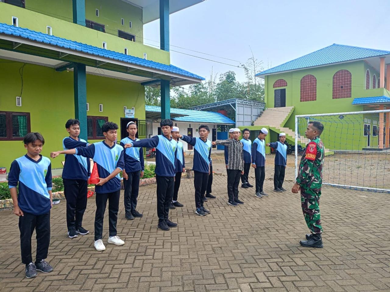 Babinsa Koramil 1002-08/Labuan Amas Utara Tingkatkan Karakter Bangsa Siswa MA Muhajirin Melalui Kegiatan PBB