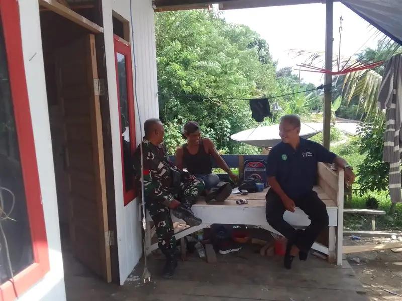 Babinsa Koramil 0908-02/Muara Badak Ciptakan Keakraban dengan Warga Binaan Melalui Komsos