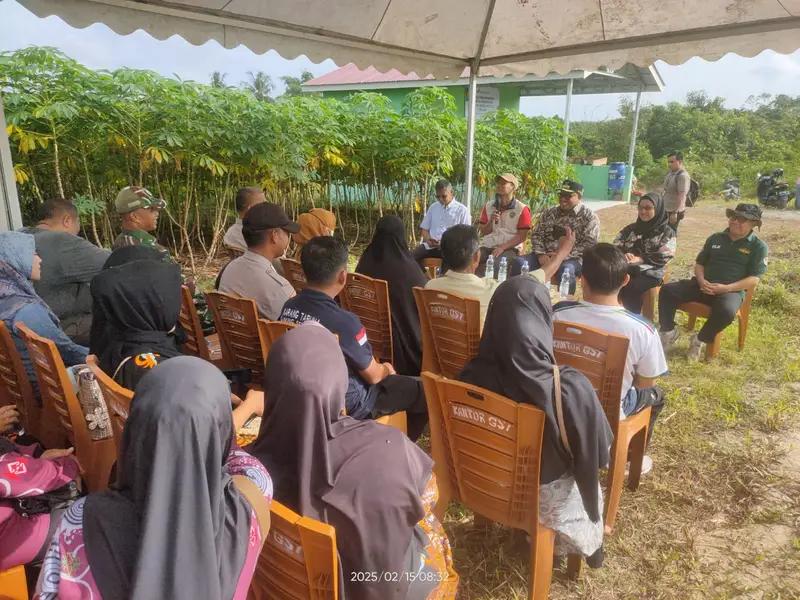 Babinsa Gunung Seteling Dampingi Pj Bupati PPU Tinjau TPS R3