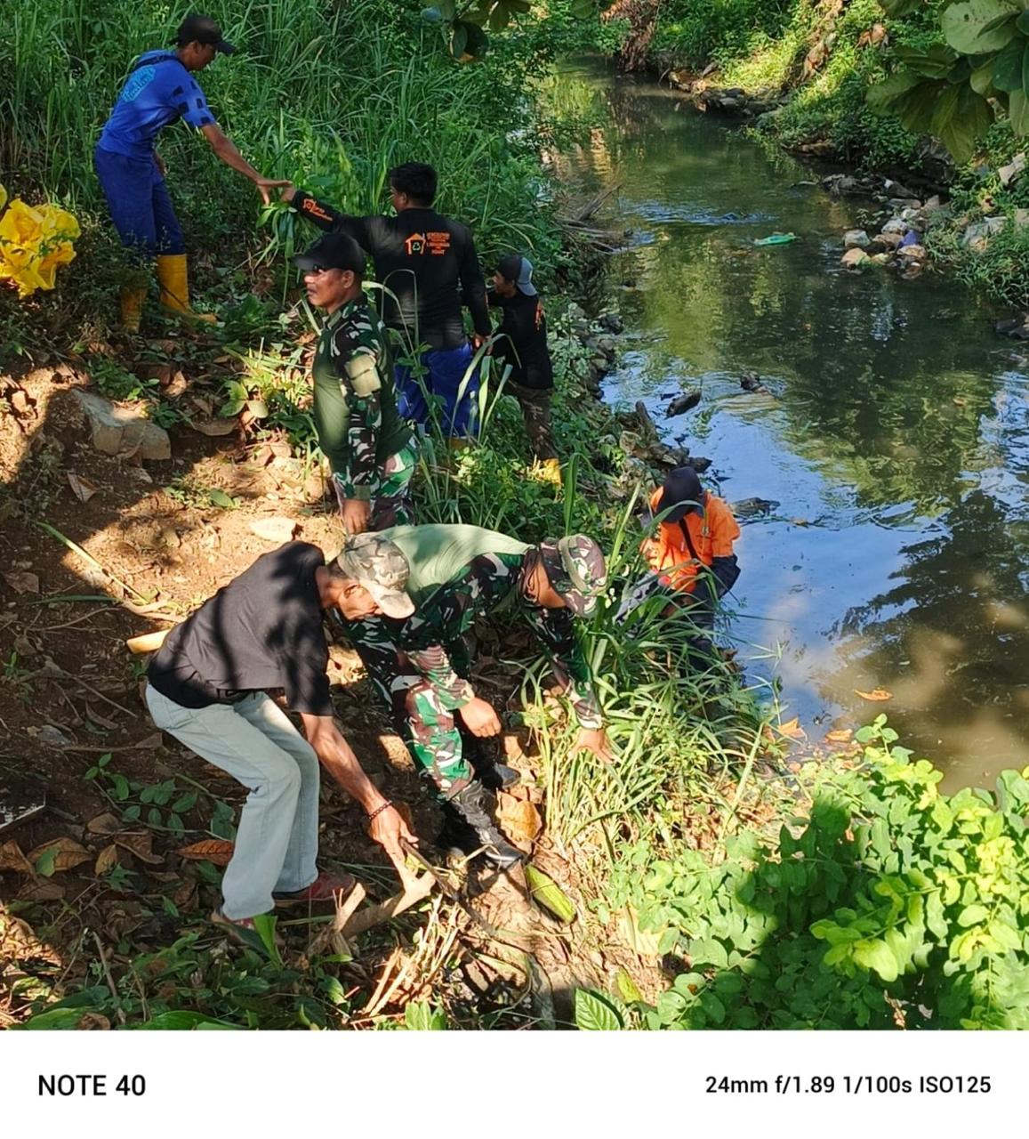 Antisipasi Luapan Air Sungai, Personel Kodim 1009/Tla Bersama Warga Melaksanakan Karya Bakti Bersihkan Sungai