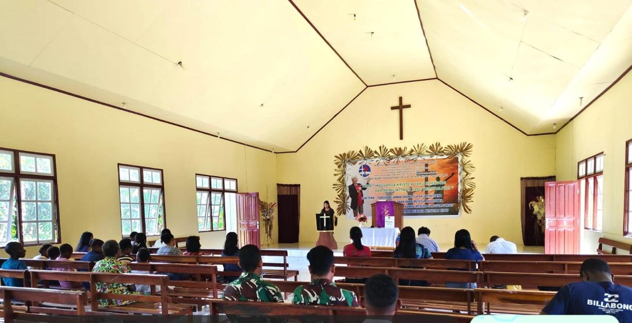 Ciptakan Rasa aman, Satgas Yonif 611/Awang Long Melaksanakan Ibadah Bersama Masyarakat Mimika