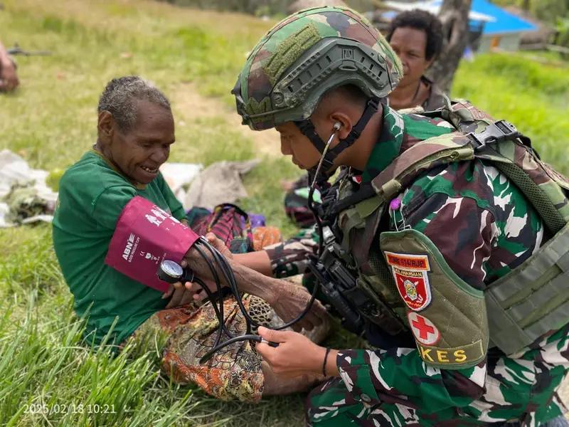 Satgas Yonif 614/Raja Pandhita Peduli Kesehatan Masyarakat Tima