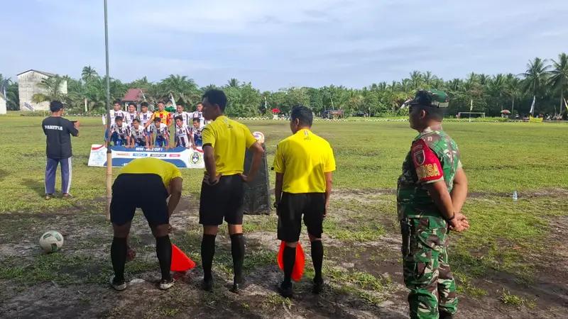Yakinkan Aman Babinsa Tanjung Tengah Pantau Turnamen