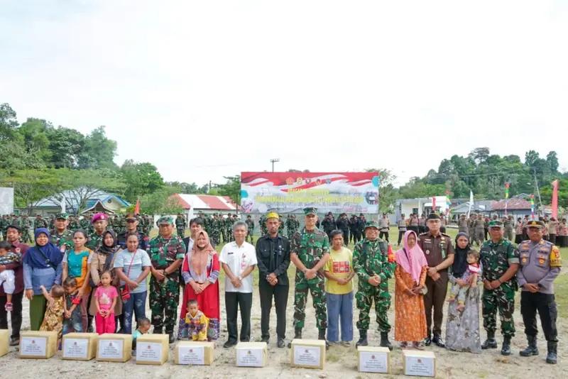 Pembukaan TMMD ke-123 Kodim 0907/Tarakan, Dimeriahkan dengan Pembagian Sembako bagi Warga Kurang Mampu