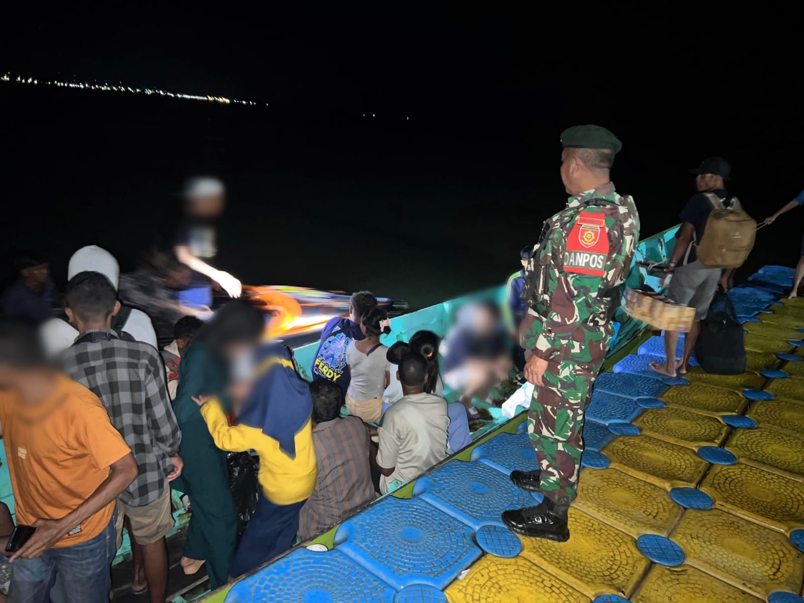 Satgas Pamtas Yonarmed 11 Kostrad Gagalkan Penyelundupan 57 Orang Pekerja Migran Ilegal Di Perbatasan RI-Malaysia