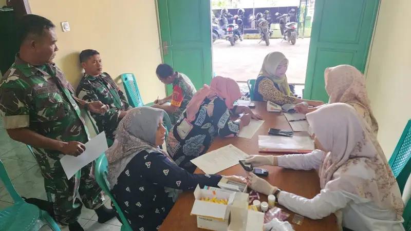 Personel Koramil 05/Sambaliung Beserta Persit KCK Ranting 6, Ikuti Skrining Kesehatan Jiwa dan Pengecekan Penyakit Tidak Menular