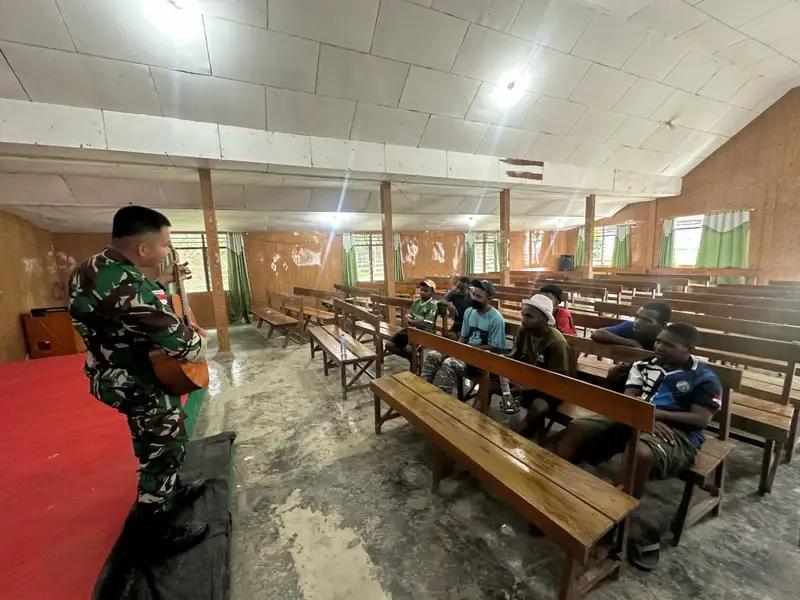 Pelatihan Musik di Perbatasan Papua, Satgas Yonif 614/RJP Pos Karubaga Berbagi Bakat
