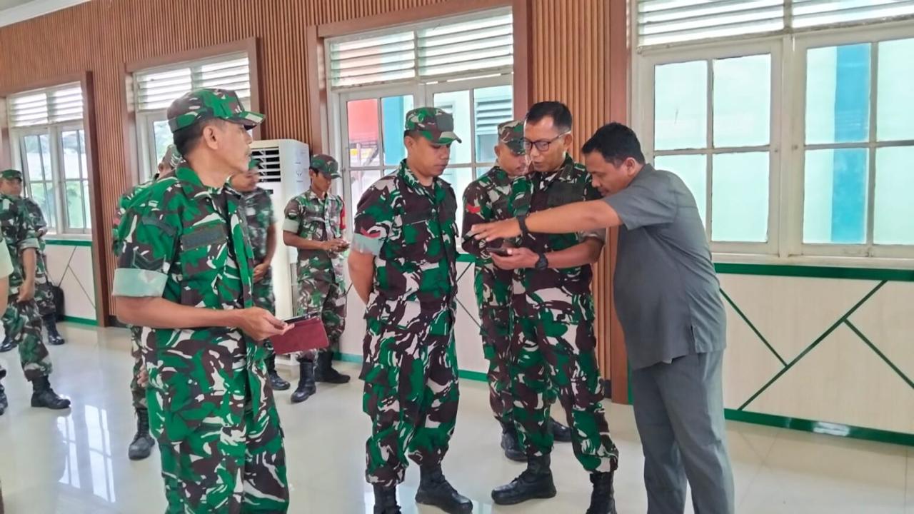 Kodim 1008/Tabalong Gelar Pemeriksaan HP Prajurit untuk Cegah Judi Online