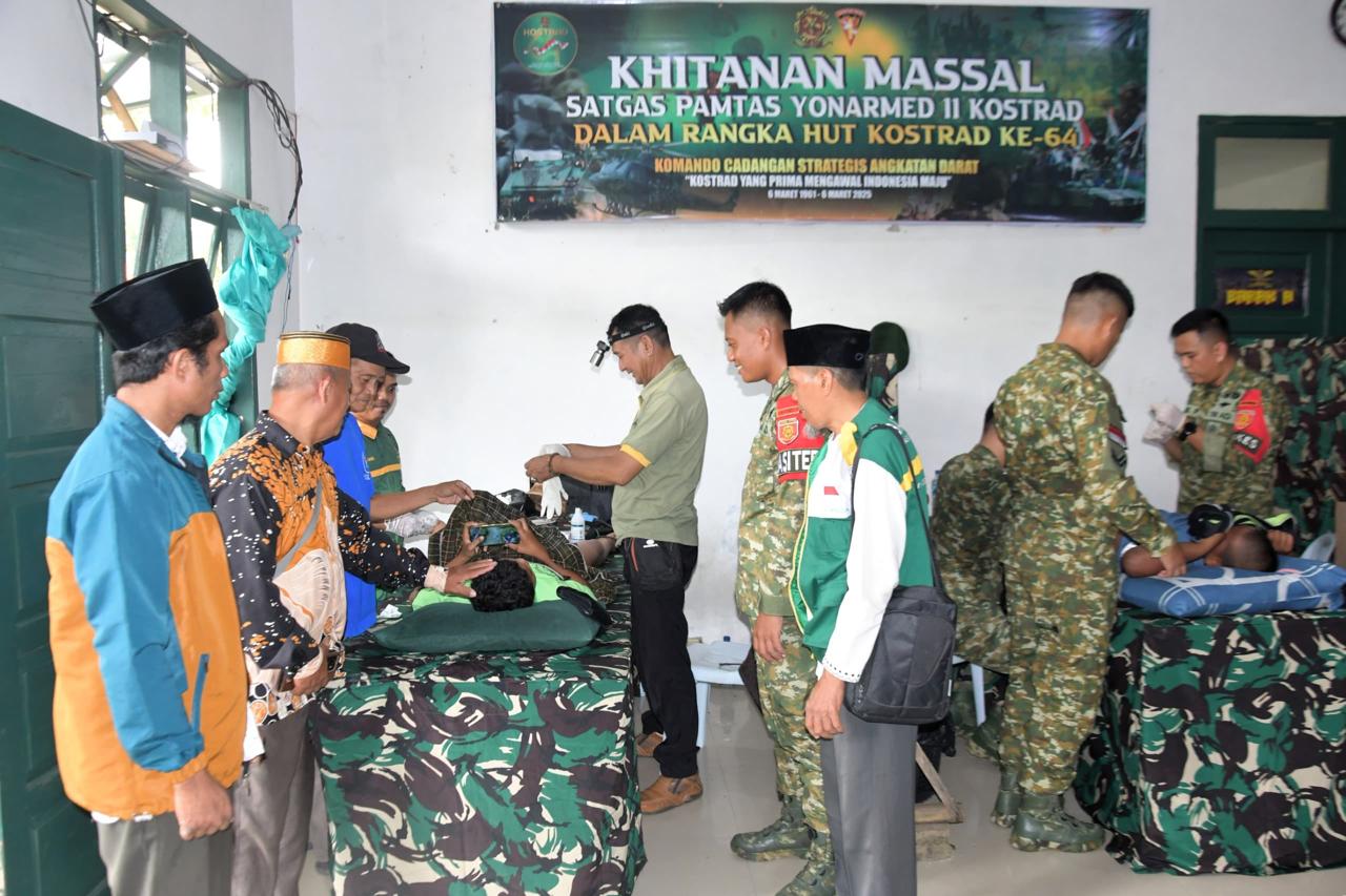 Satgas Pamtas  Yonarmed 11 Kostrad Gelar Khitanan  Massal Gratis di Perbatasan RI-  Malaysia