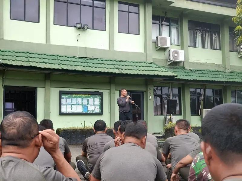 Melalui Jam Komandan, Dandim 1010/Tapin Imbau Prajurit dan PNS untuk Menyukseskan Program Pemerintah