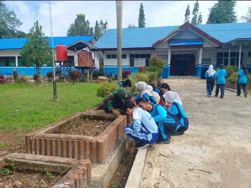 Aksi Bersih-Bersih SMP 2 Tanta, Koramil 1008-04/Tanta Ajak Siswa Ciptakan Lingkungan Sehat