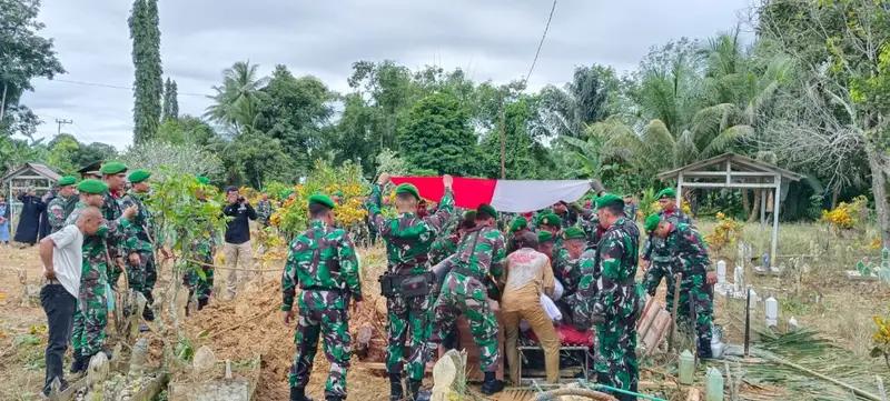 Upacara Pemakaman Sertu Setiadi Efendi Dilaksanakan dengan Khidmat
