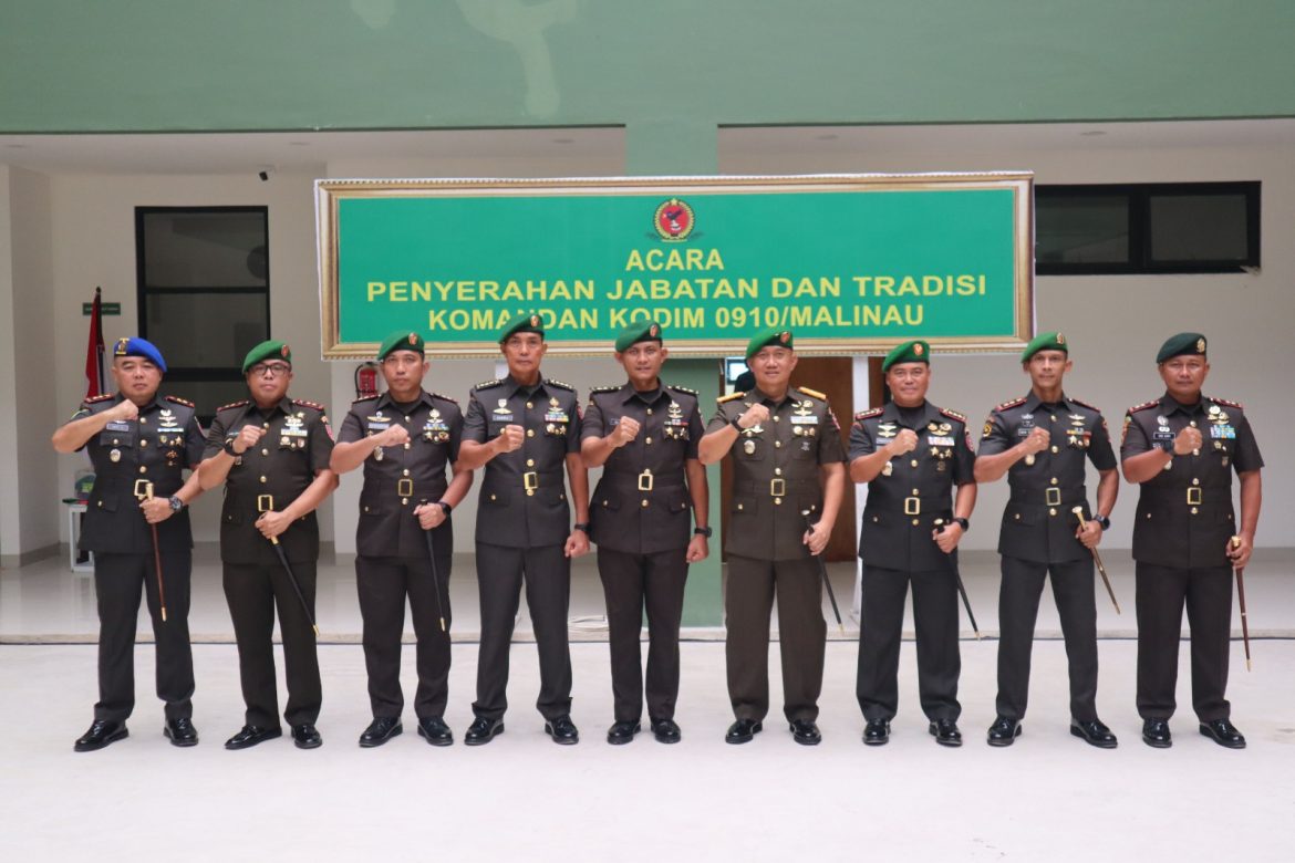 Dandim 0903/Bul Hadiri Penyerahan Jabatan dan Tradisi Dandim 0910/Malinau