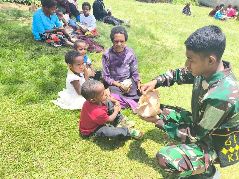 Satgas Yonif 614/RJP Pos Balingga Berikan Dukungan pada Kegiatan Kemanusiaan di Wilayah Perbatasan