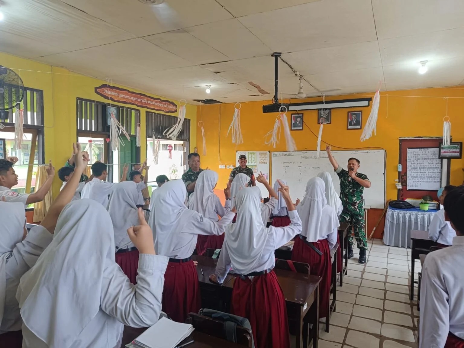 Tanamkan Rasa Cinta Tanah Air,Satgas TMMD 123 Di Tarakan Beri Wasbang Siswa – Siswi SDN 006