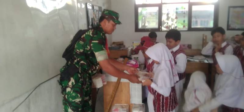 Kodim 1006/Banjar dan BGN Bagikan 1.100 Porsi Makanan Bergizi untuk Siswa di Kabupaten Banjar