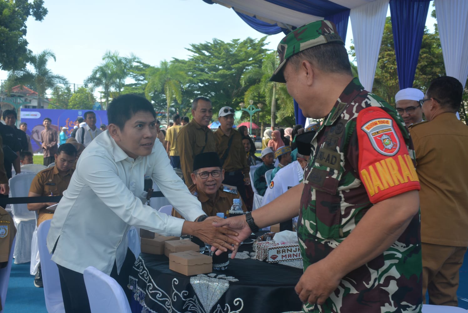Lestarikan Budaya Lokal, Danramil 1006-06/Martapura Hadiri Pembukaan Festival Bacatuk Dauh