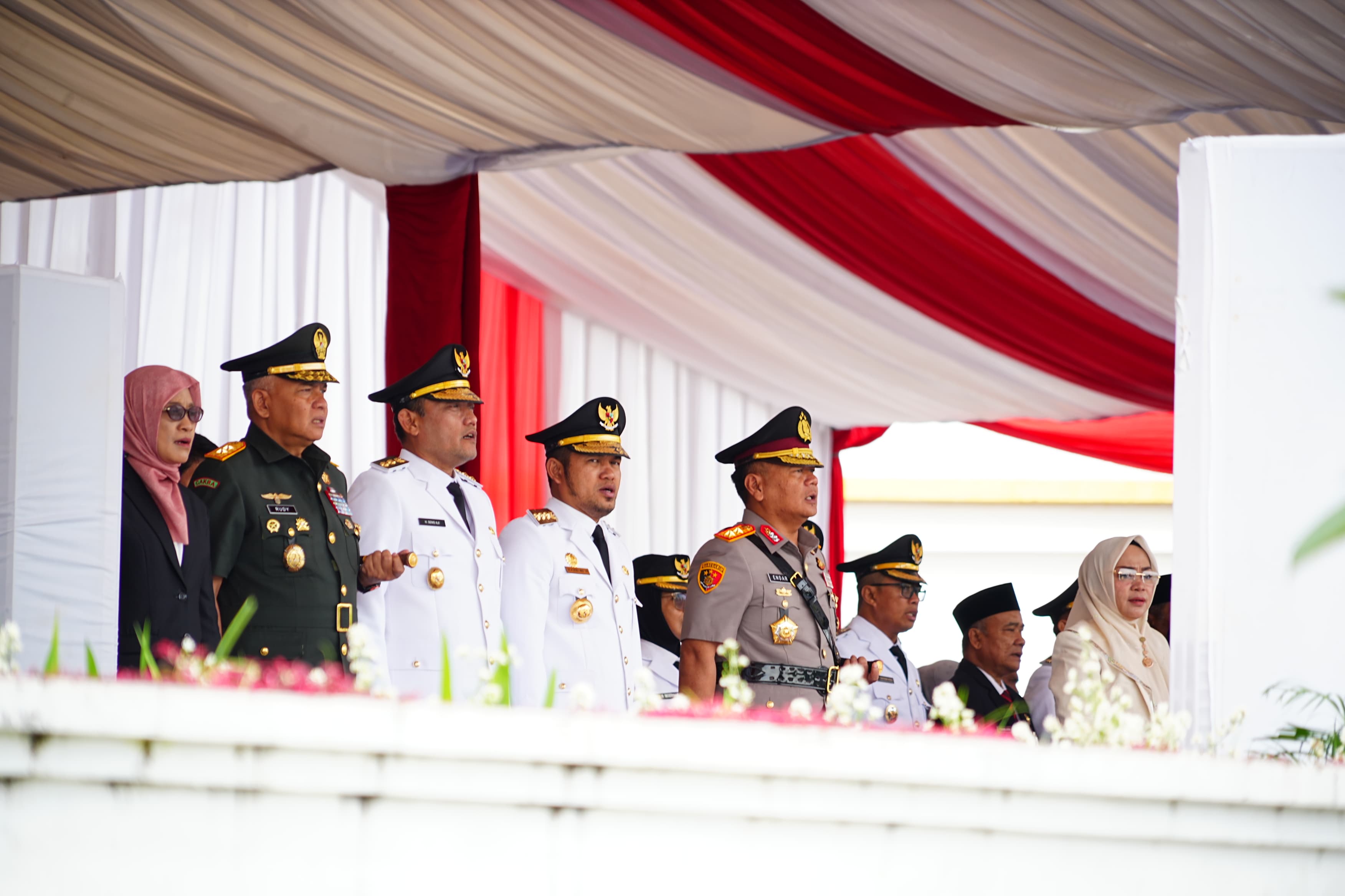 Pangdam VI/Mulawarman Hadiri Kunjungan Kerja Wakil Menteri Dalam Negeri RI di Kota Balikpapan dan Upacara Peringatan Hari Otonomi Daerah ke-XXIX