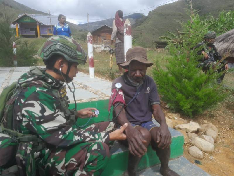 Yonif 614/RJP Hadirkan Pengobatan Gratis bagi Warga Perbatasan Papua