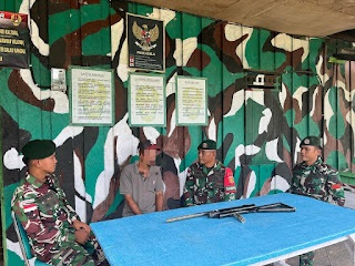 Warga Seimanggaris Serahkan Senjata Api Rakitan Secara Sukarela kepada Satgas Pamtas RI–MLY Yonarmed 11/GG Kostrad