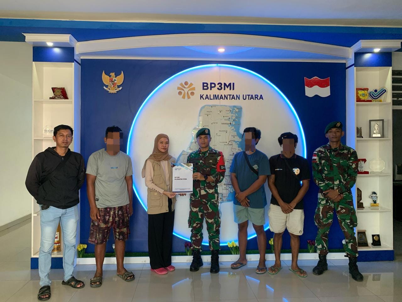 Kolaborasi Satgas Pamtas RI-Malaysia Wilayah Kodam VI/Mlw Gagalkan Pengiriman Tiga CPMI Ilegal di Perbatasan Simanggaris