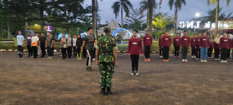 Anggota koramil 0908-01/Loktuan berikan pelatihan untuk bentuk mental dan kekompakan