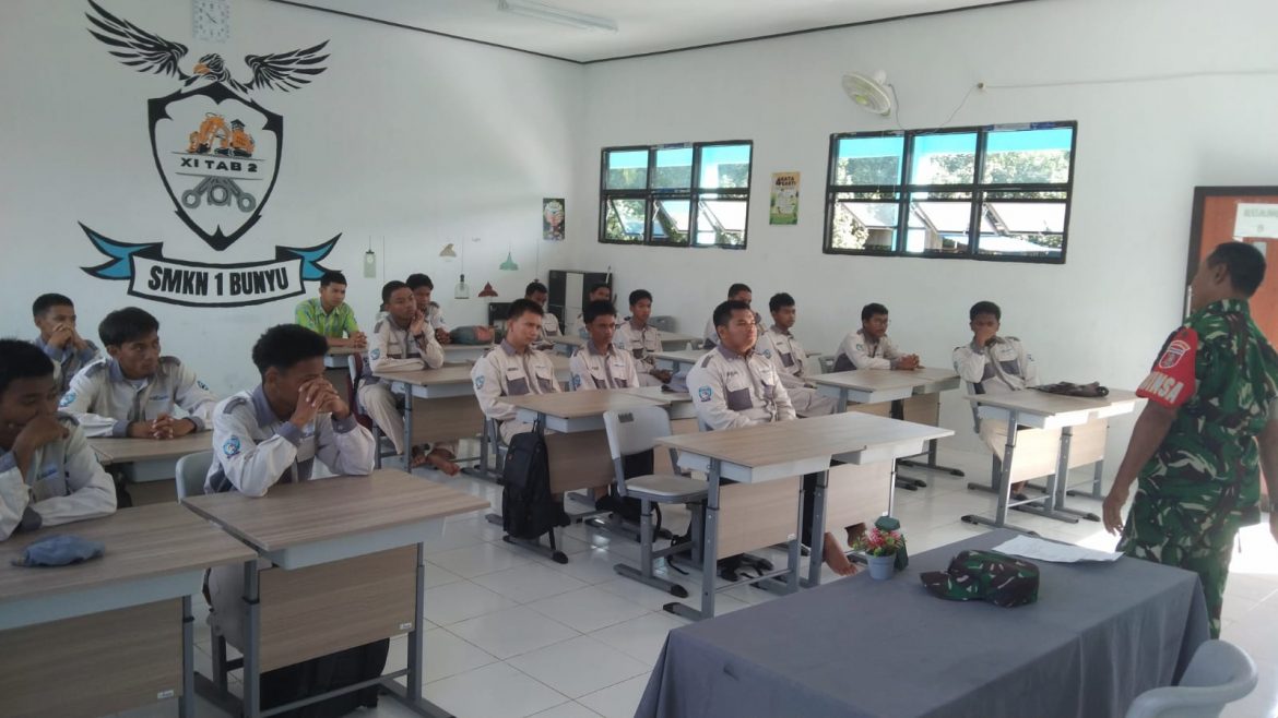 Babinsa Bunyu Timur Berikan Wawasan Kebangsaan di SMK Negeri 01 Bunyu