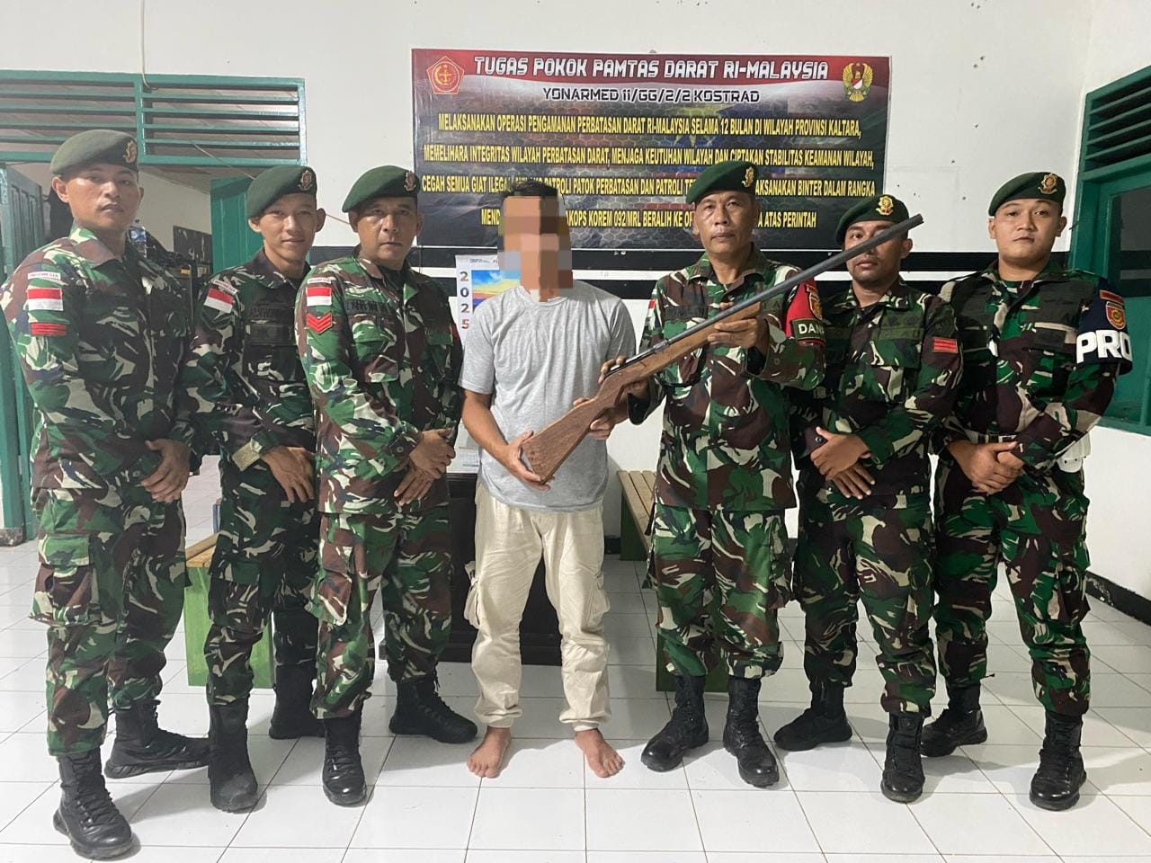 Wujud Kepercayaan Warga Kepada Satgas Pamtas RI-Malaysia Dengan Menyerahkan Senjata Api Rakitan