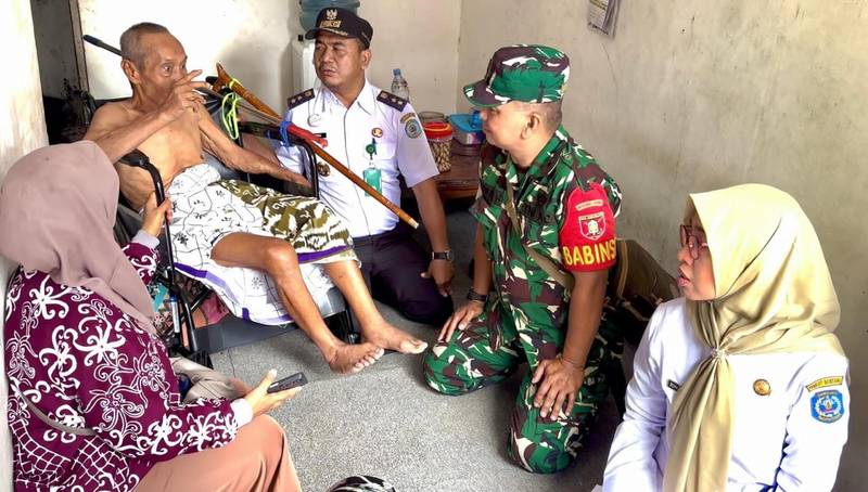 Pendataan Warga Kurang Mampu, Babinsa Koramil 0908-01/Loktuan Dampingi Staf Kelurahan Dan Dinas Sosial