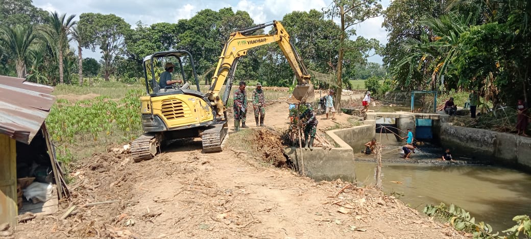Satgas TMMD HST Percepat Pembangunan Jalan Lok Nyiur dengan Bantuan Excavator