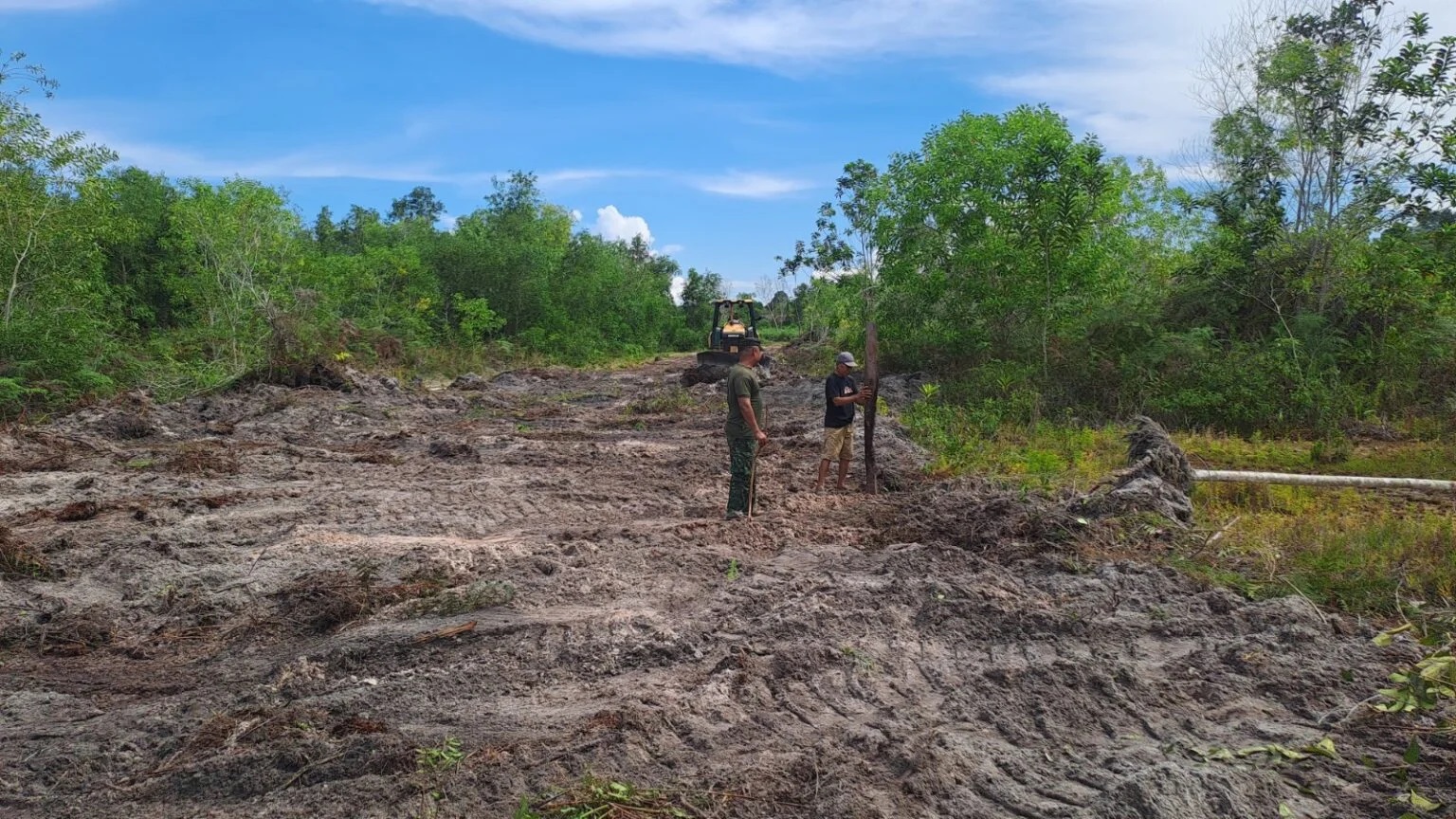 Kemanunggalan TNI-Rakyat dan Kekuatan Alat Berat Bersinergi di TMMD Nunukan