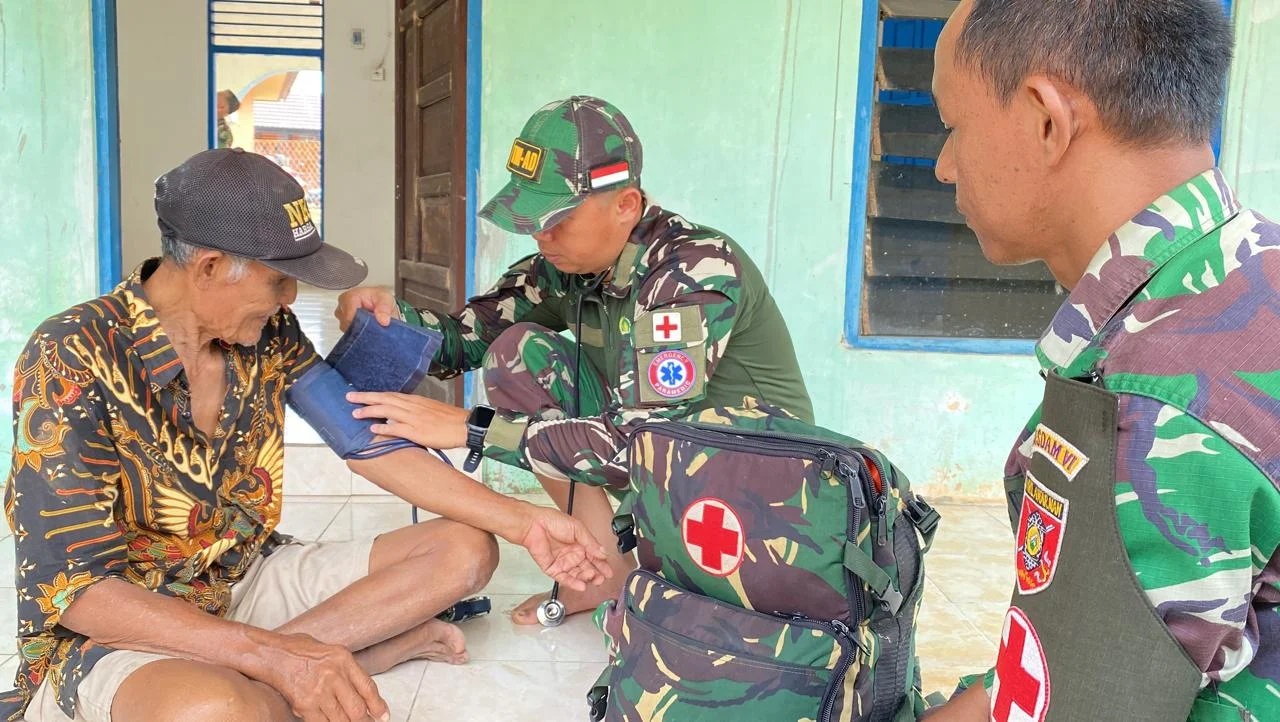 Selalu Siaga Tim Kesehatan Bantu Warga Serta Dukung Kegiatan TMMD Ke-124 Kodim 1009/Tanah Laut