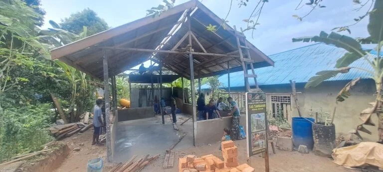 Harmoni di Perbatasan: TNI dan Warga Bersatu Bangun RTLH