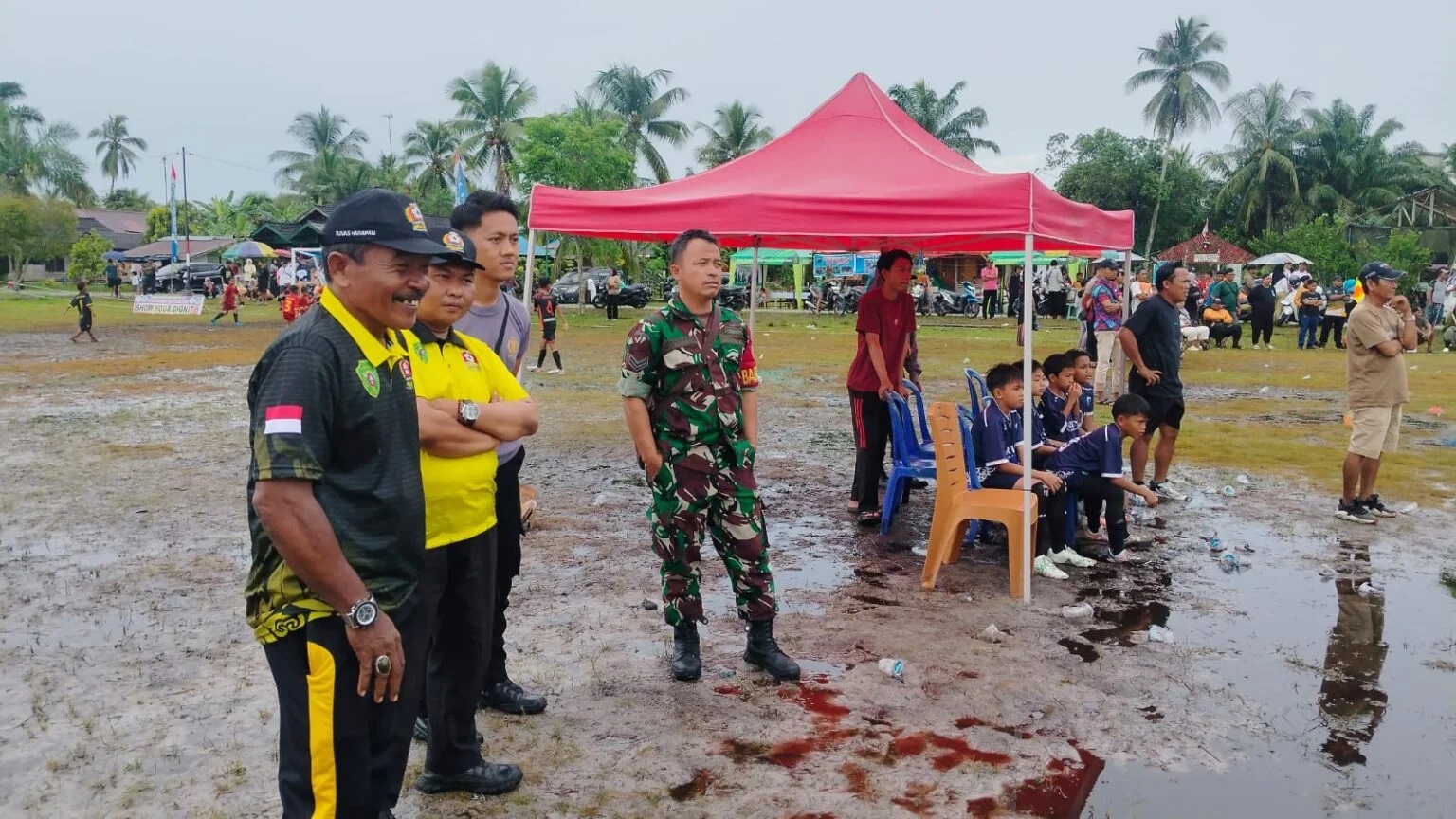 Ciptakan Suasana Nyaman, Sinergi Aparat Kewilayahan Koramil Penajam Laksanakan Pengamanan Turnamen Sepak Bola Desa Sidorejo