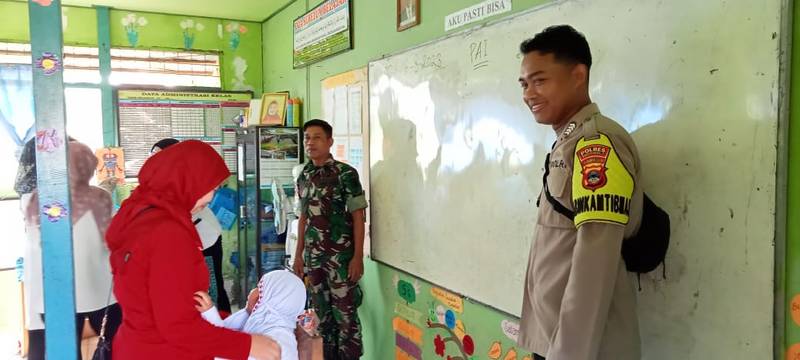 Komsos di SDN Marabahan: Babinsa Berbagi Ilmu dan Motivasi untuk Generasi Muda