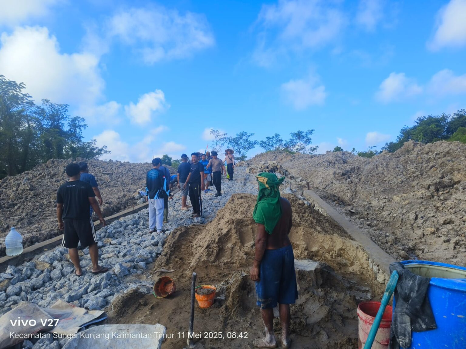 Satgas TMMD Ke-124 Kodim 0901/Samarinda Percepat Pengerasan Jalan untuk Konektivitas Warga